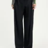Pantaloni de costum cu croială curbată Pantaloni de costum cu croială curbată