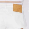Pantaloni scurți din denim alb cu nasturi Pantaloni scurți din denim alb cu nasturi